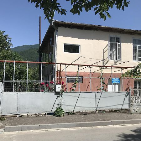 Hotel Chveni Ezo Ambrolauri Exterior foto